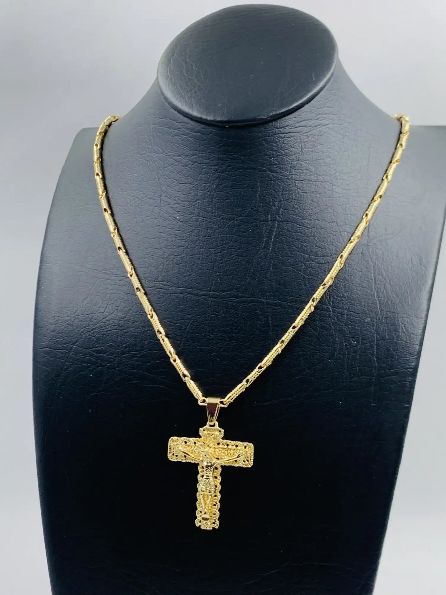 CADENA CRISTO ETERNO