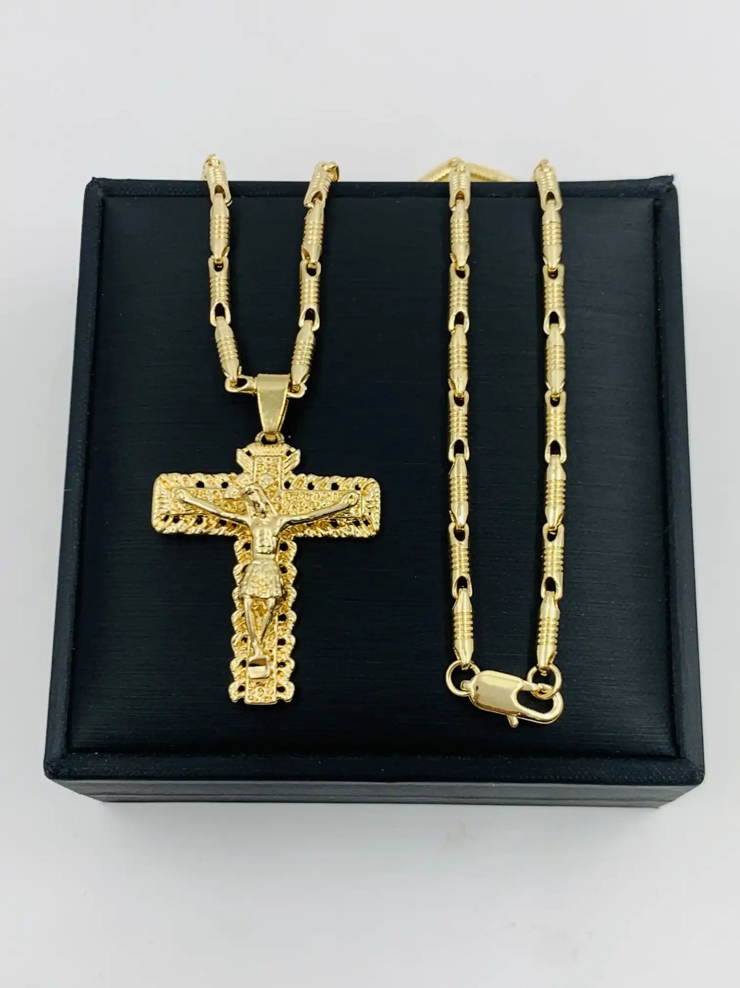 CADENA CRISTO ETERNO